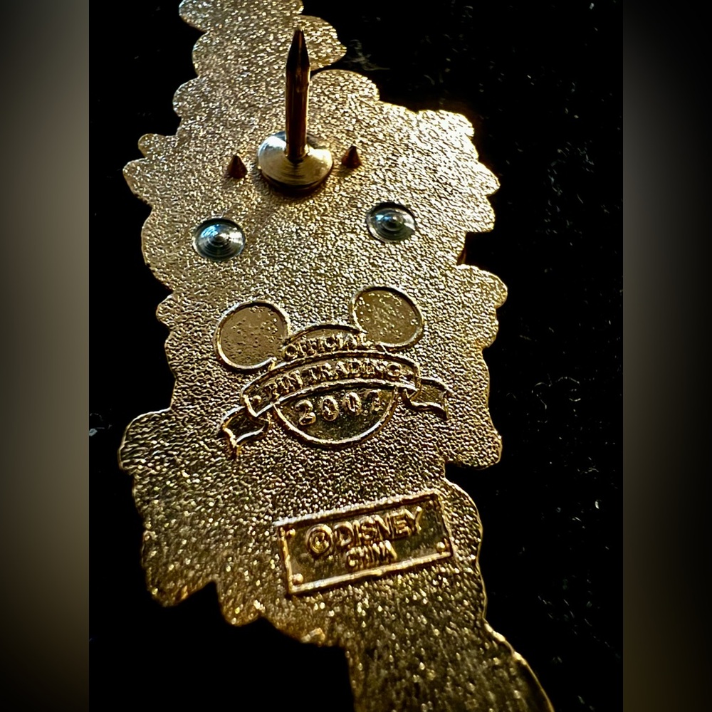 Disney A Pirates Life For Me Valentine Dagger Pin Circa 2007 - Picture 3 of 3